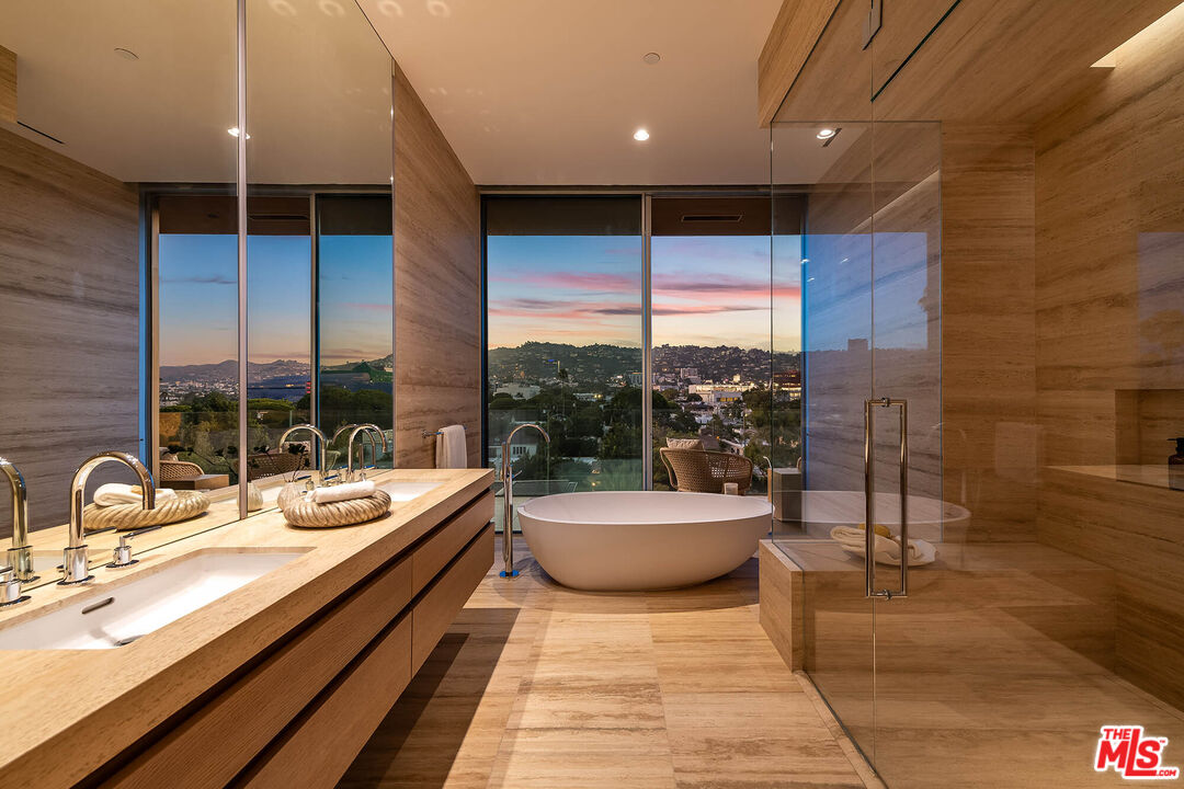8899 Beverly Blvd Unit: 5E