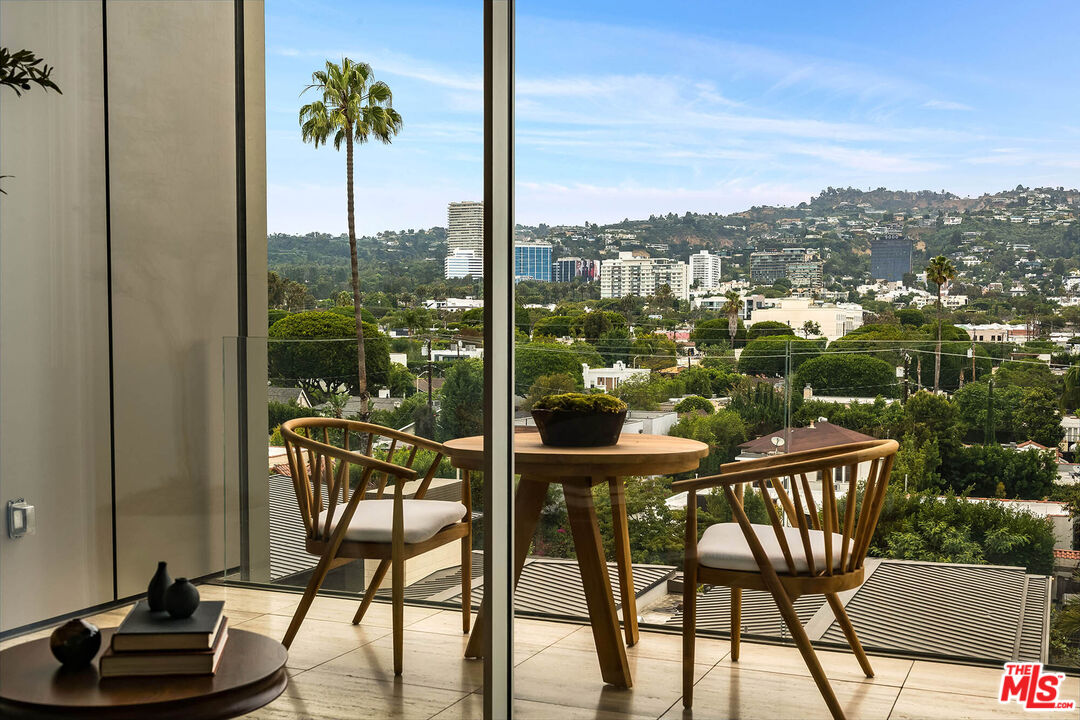 8899 Beverly Blvd Unit: 5E
