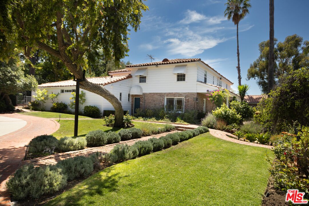 17534 Corinthian Dr
