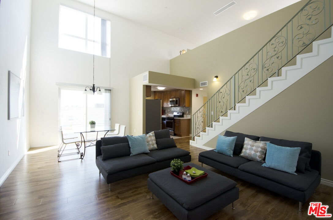 546 N Oxford Ave Unit: 309