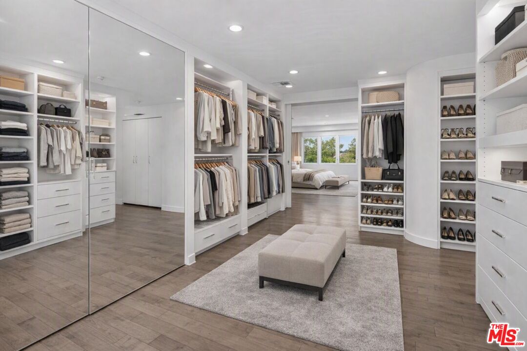 305 S Bedford Dr