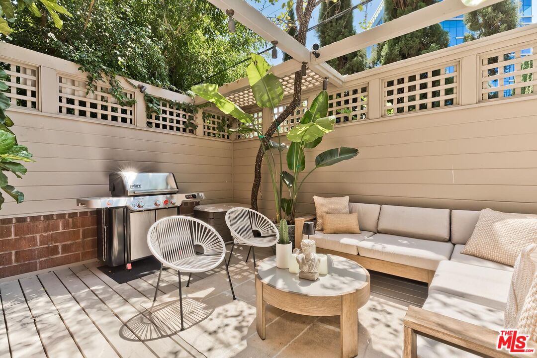 1033 Carol Dr Unit: 104