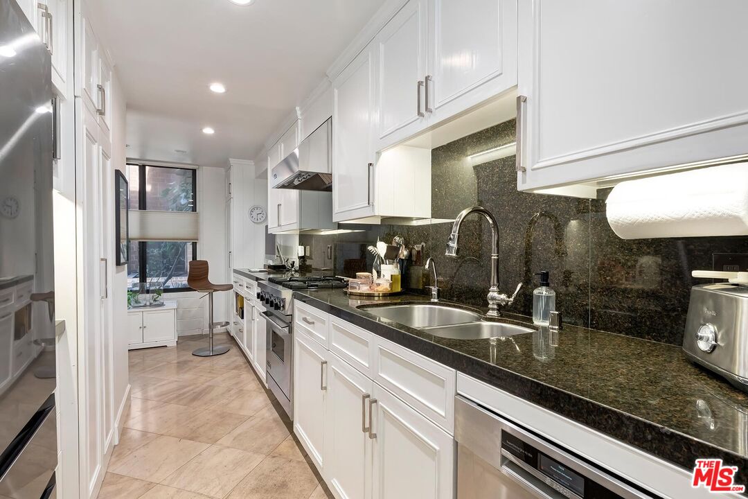 1033 Carol Dr Unit: 104