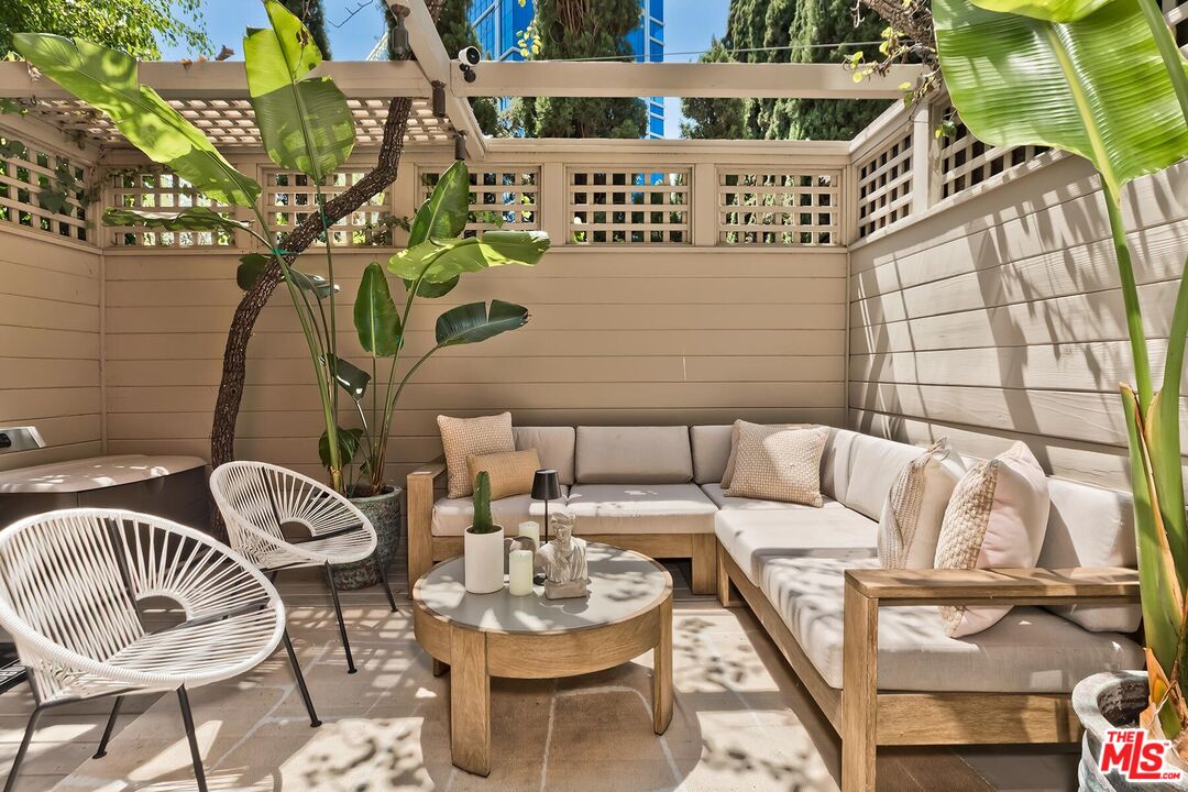 1033 Carol Dr Unit: 104