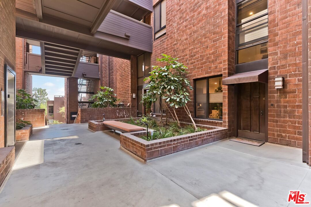 1033 Carol Dr Unit: 104