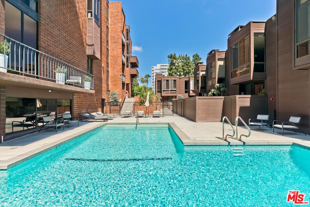 1033 Carol Dr Unit: 104
