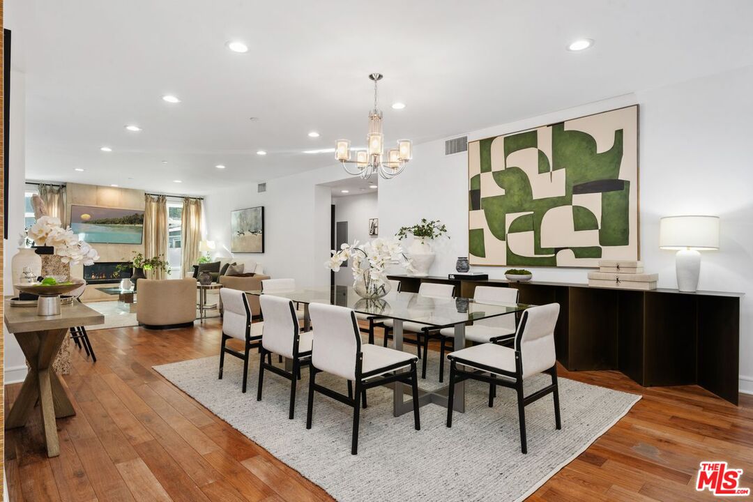 447 N Doheny Dr Unit: 102