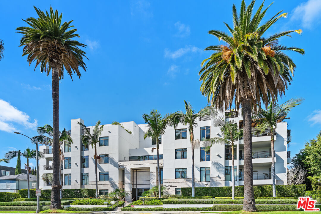 447 N Doheny Dr Unit: 102