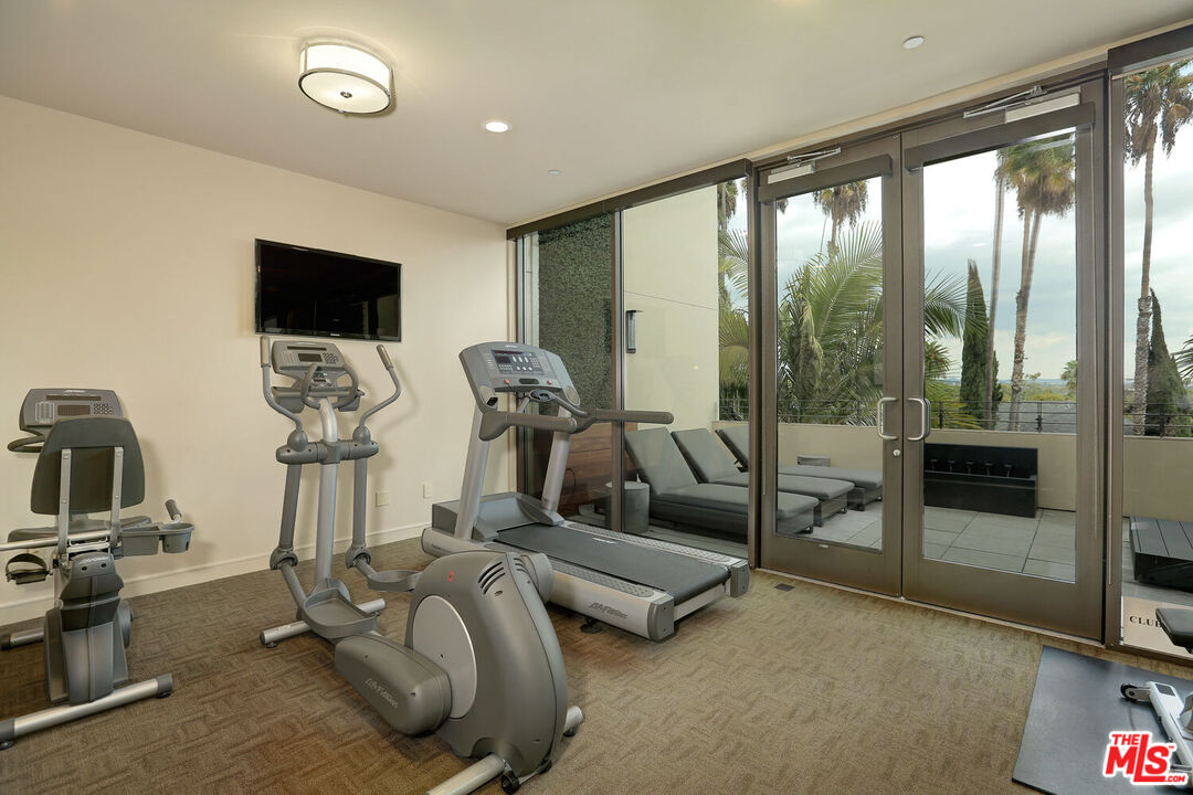 447 N Doheny Dr Unit: 102
