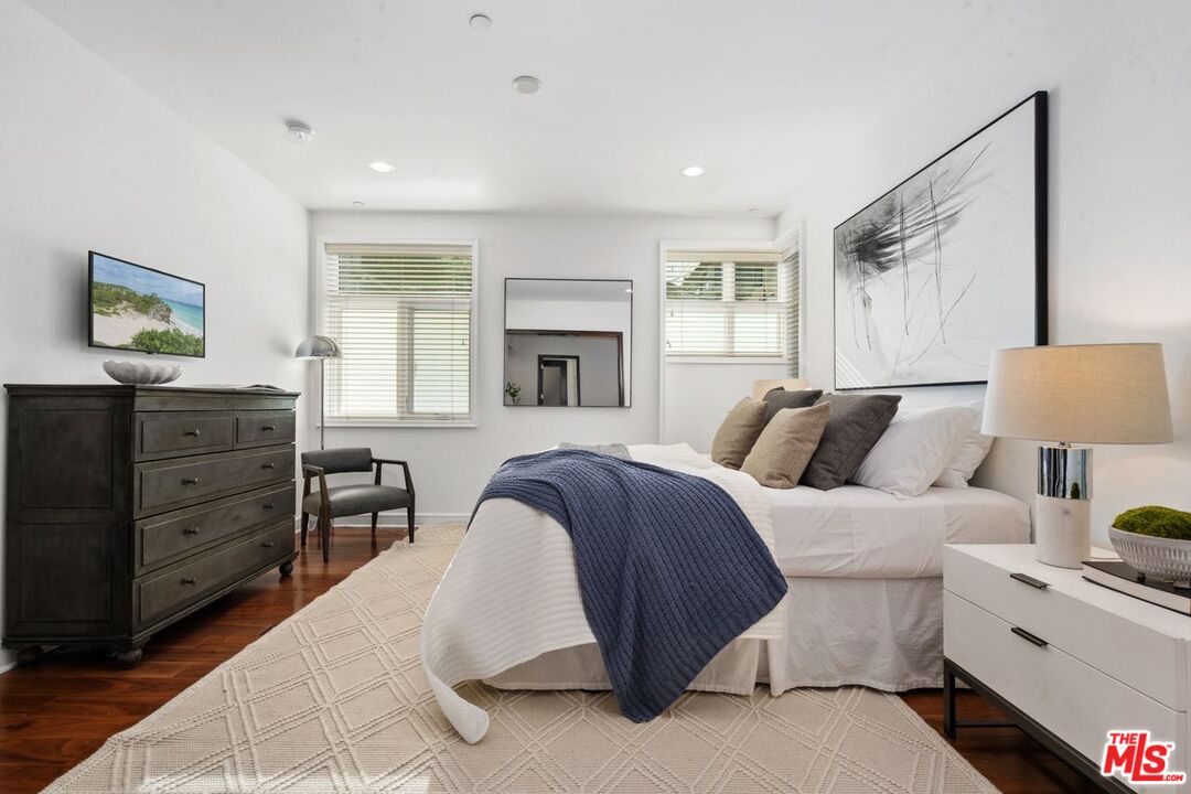 447 N Doheny Dr Unit: 102