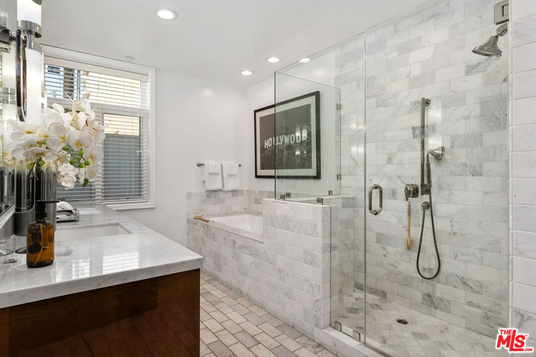 447 N Doheny Dr Unit: 102