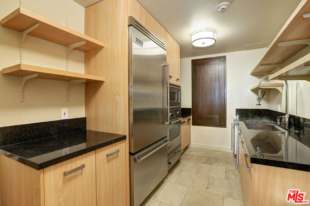 447 N Doheny Dr Unit: 102