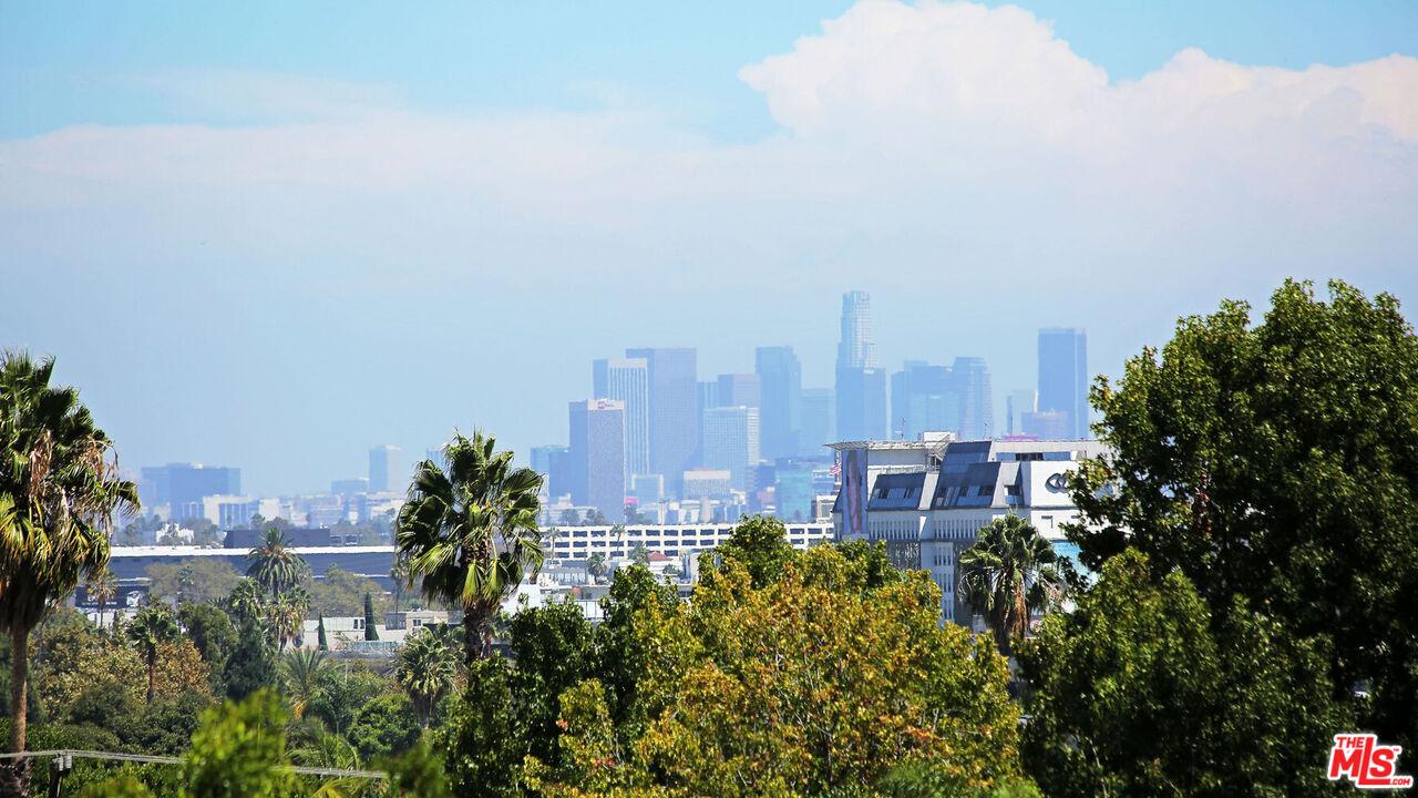 447 N Doheny Dr Unit: 102