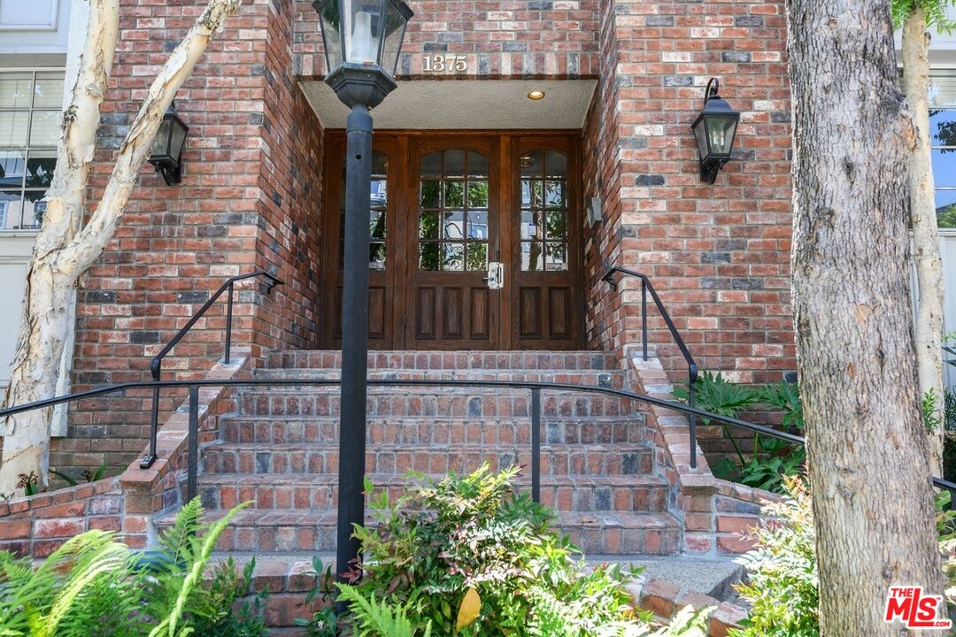 1375 Kelton Ave Unit: 404