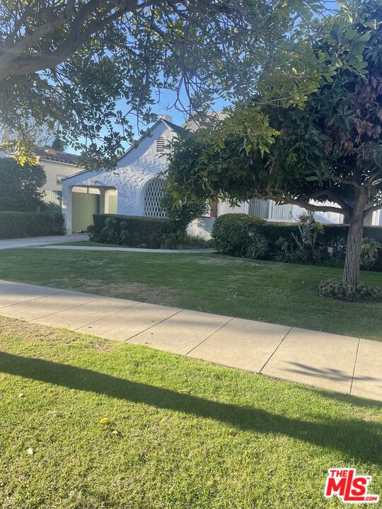 2311 Malcolm Ave