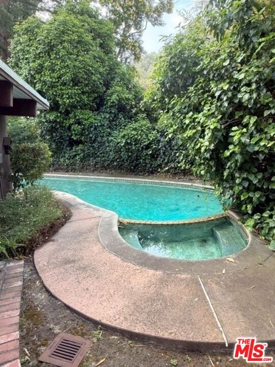 2528 Hutton Dr