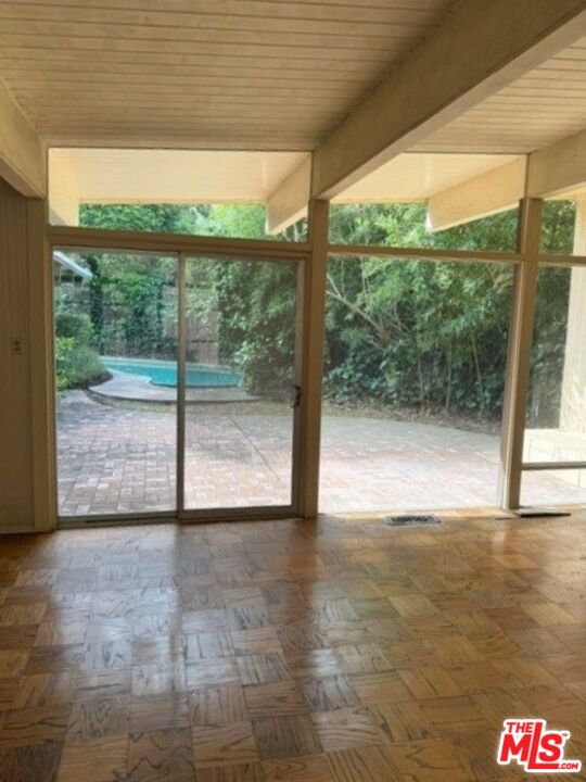 2528 Hutton Dr