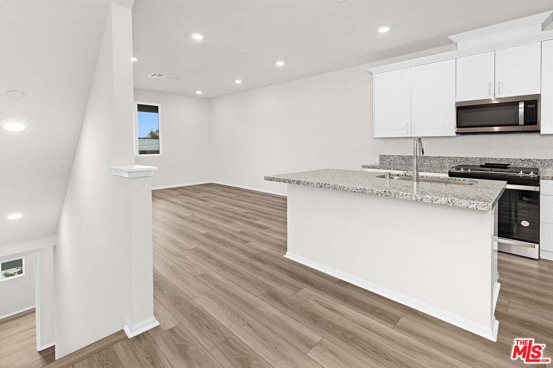 220 Lockhart Way