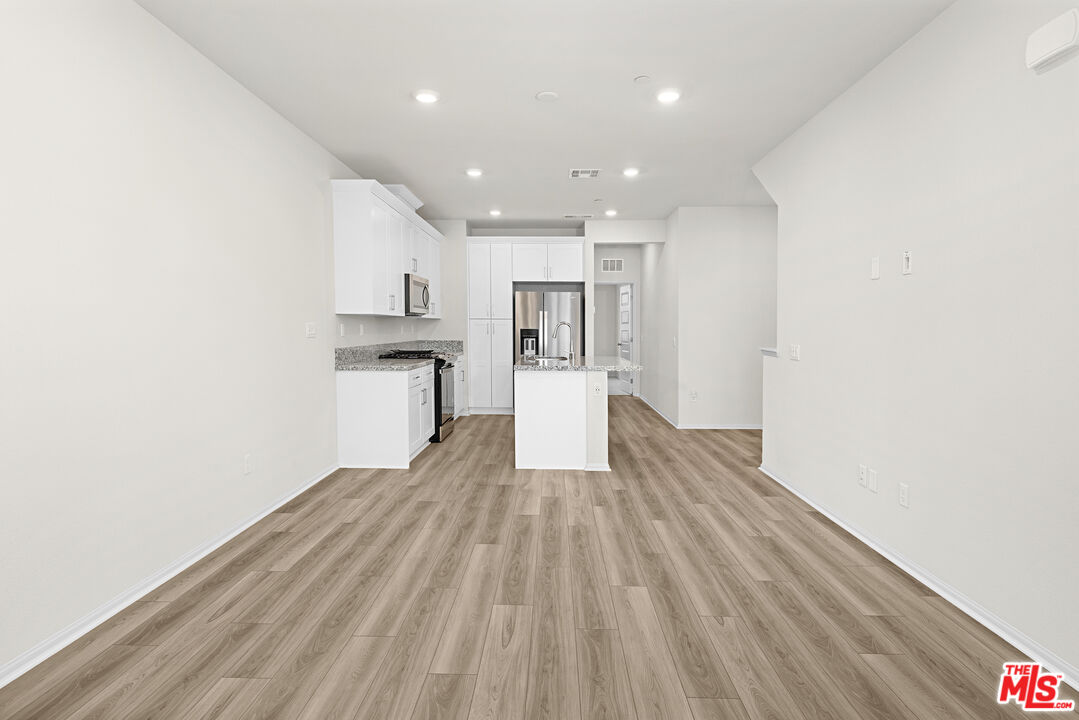 220 Lockhart Way
