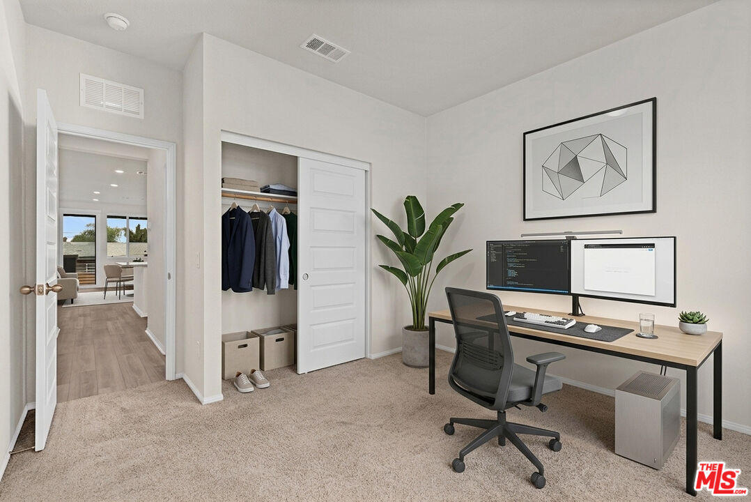 220 Lockhart Way