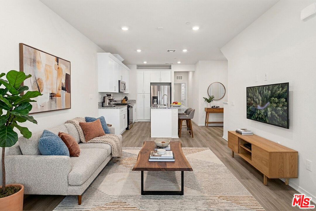 220 Lockhart Way