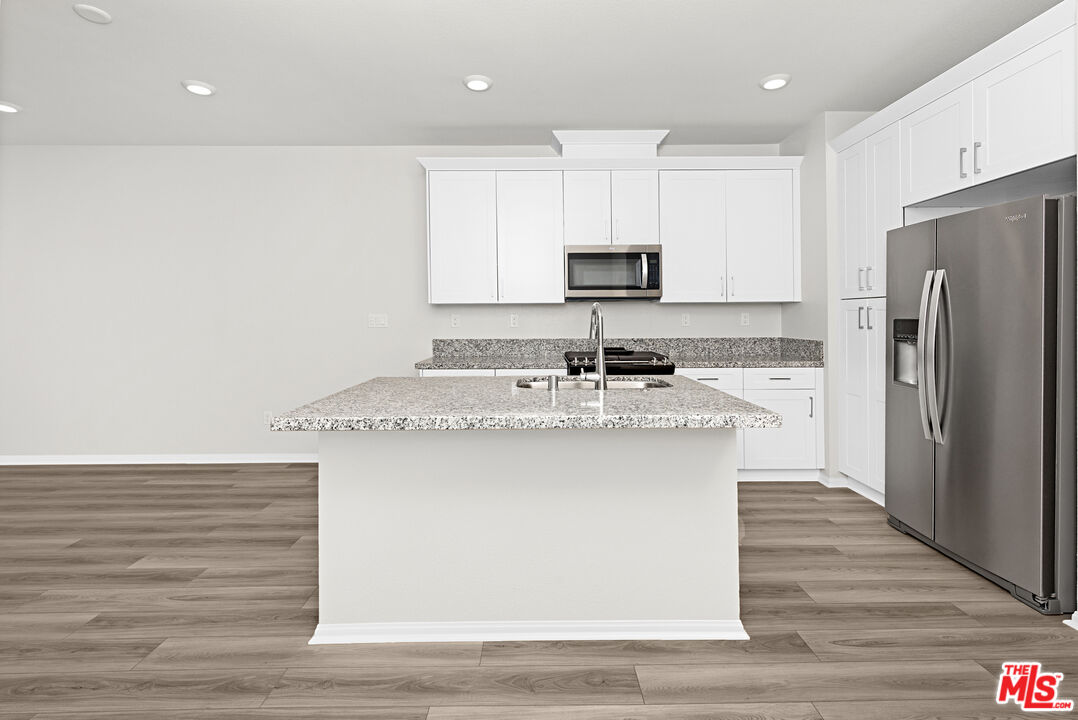 220 Lockhart Way