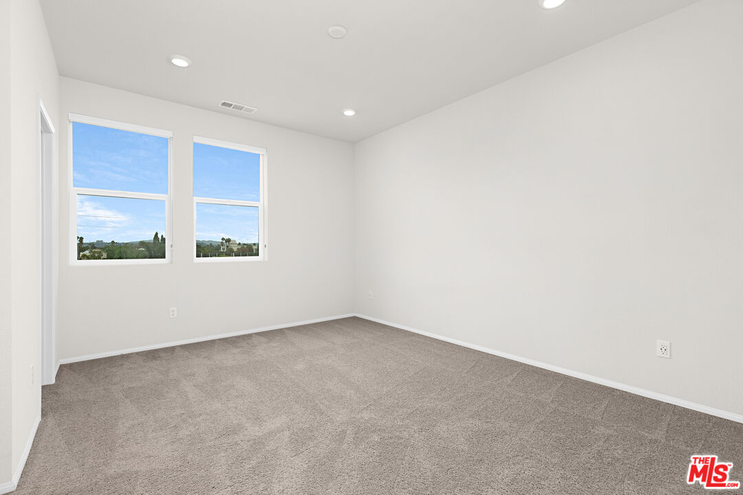 220 Lockhart Way