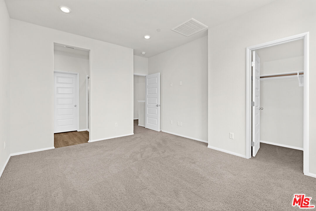 220 Lockhart Way