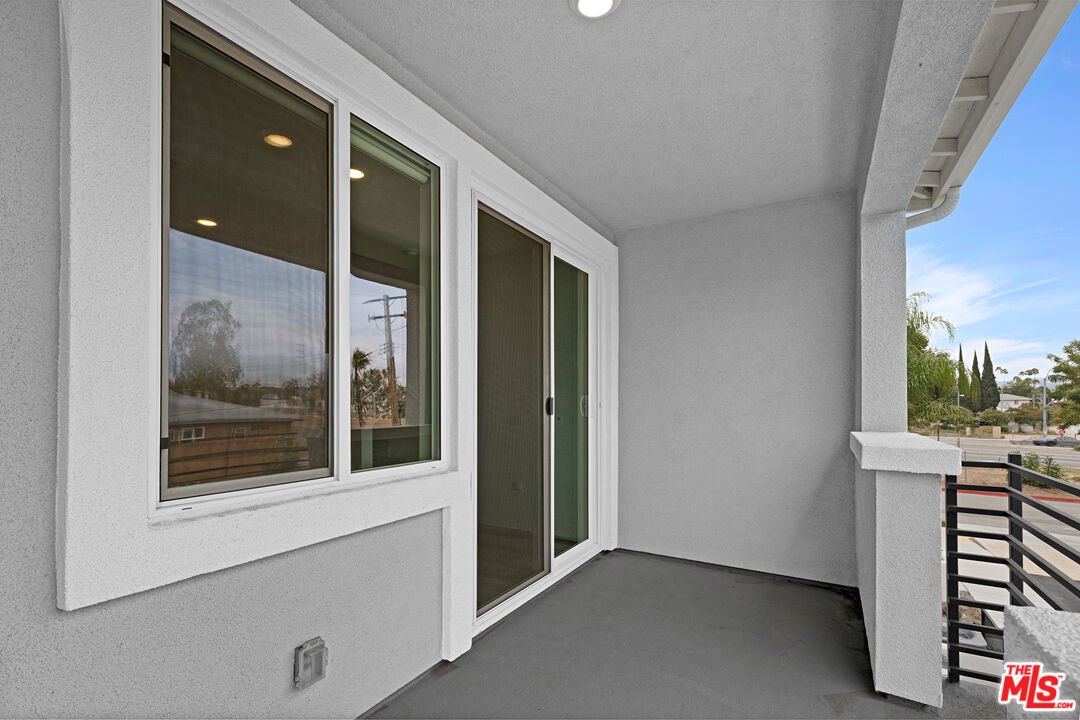 220 Lockhart Way