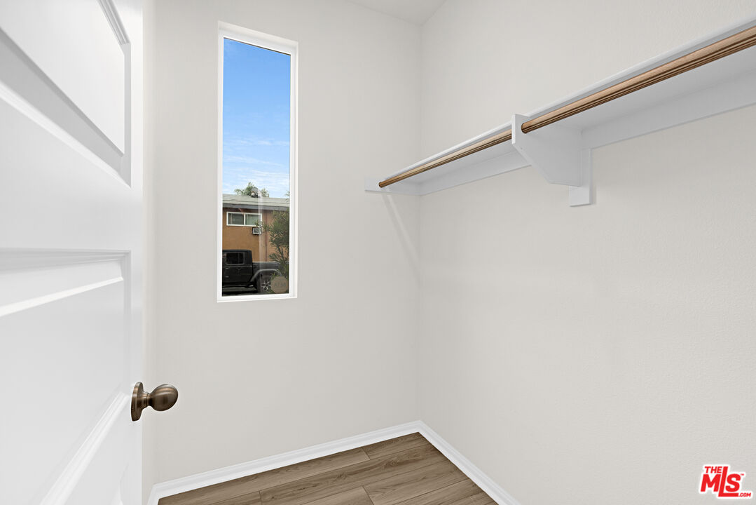 220 Lockhart Way