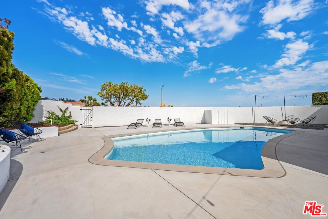 3831 Surfwood Rd