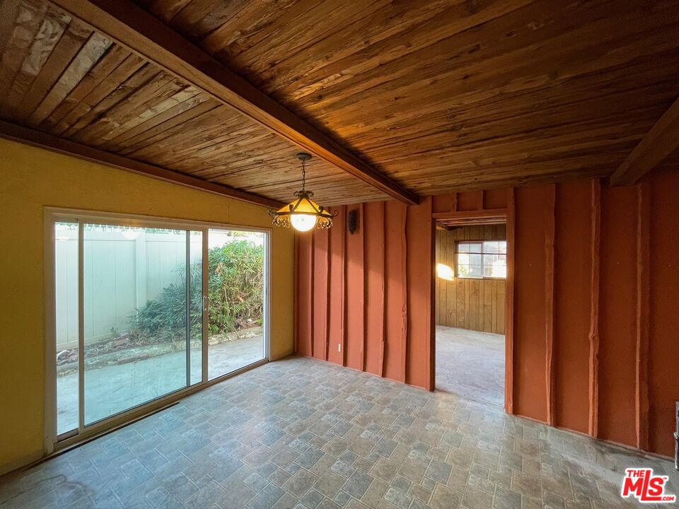 6031 Will Rogers St