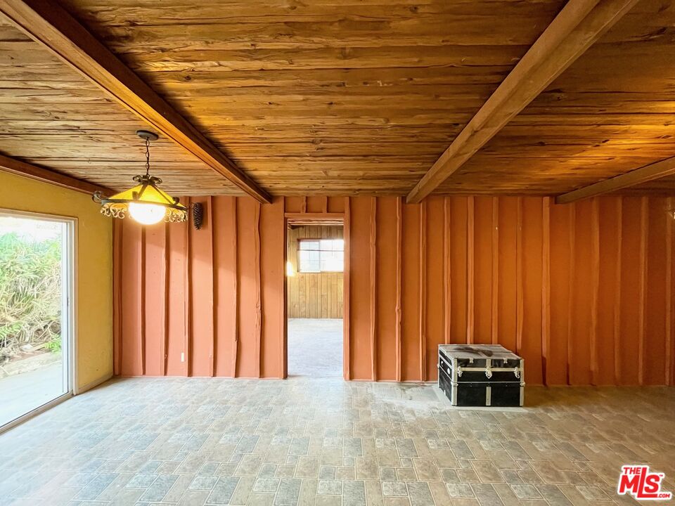 6031 Will Rogers St