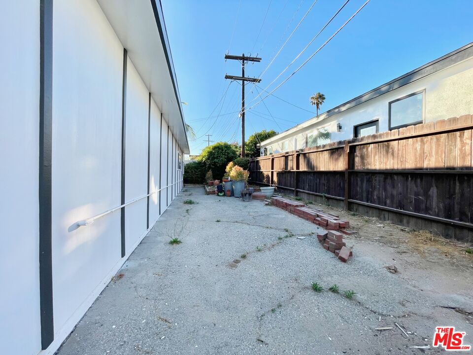 6031 Will Rogers St