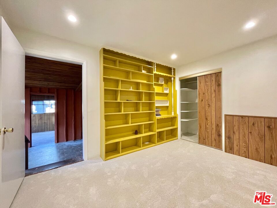 6031 Will Rogers St