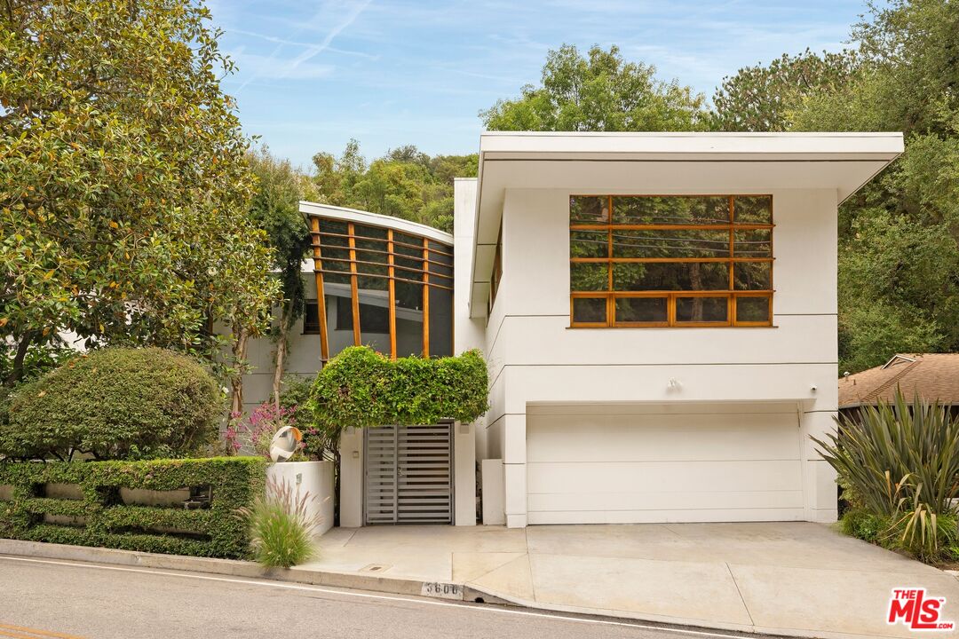 3600 Mandeville Canyon Rd