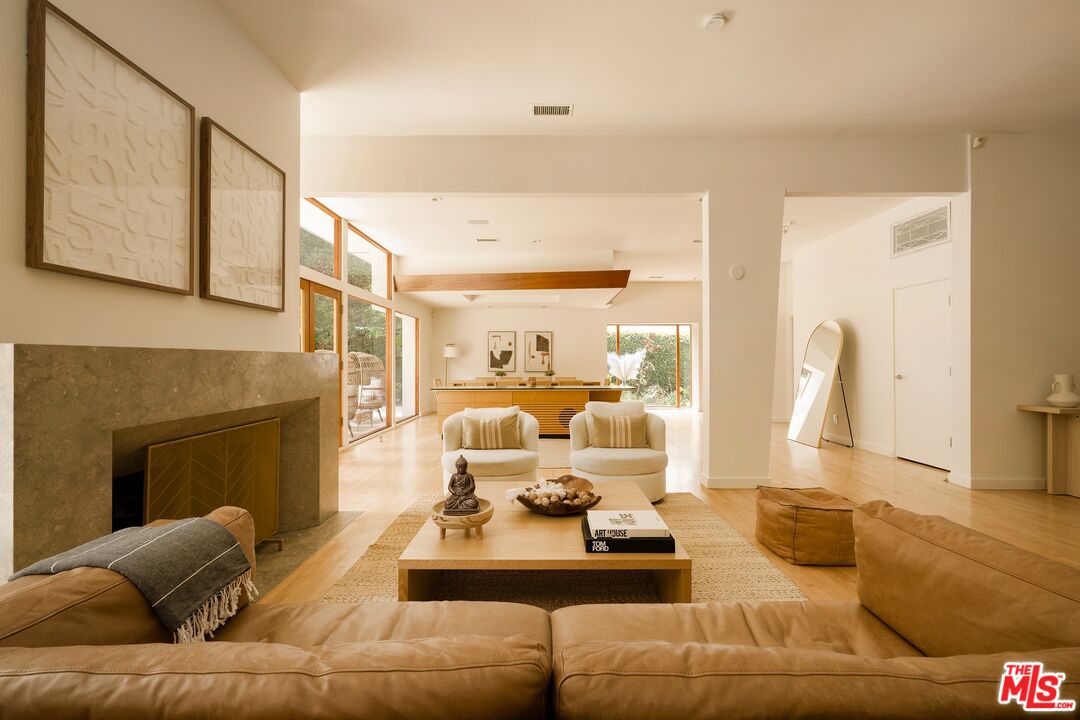 3600 Mandeville Canyon Rd
