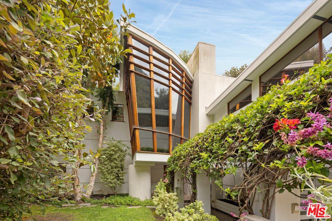 3600 Mandeville Canyon Rd