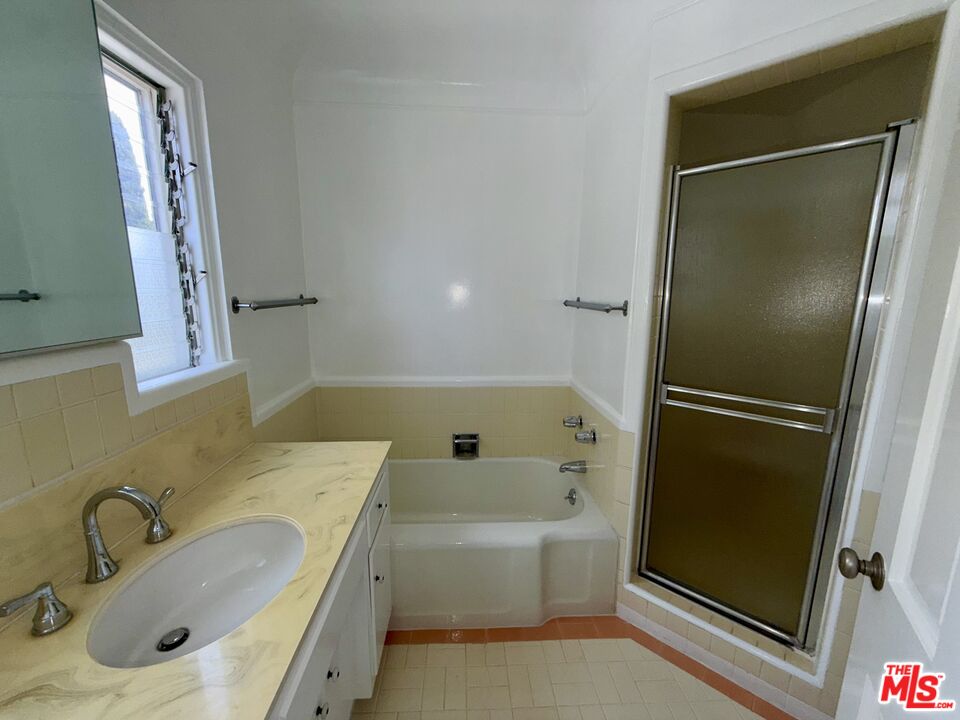 1292 Devon Ave Unit: 1296