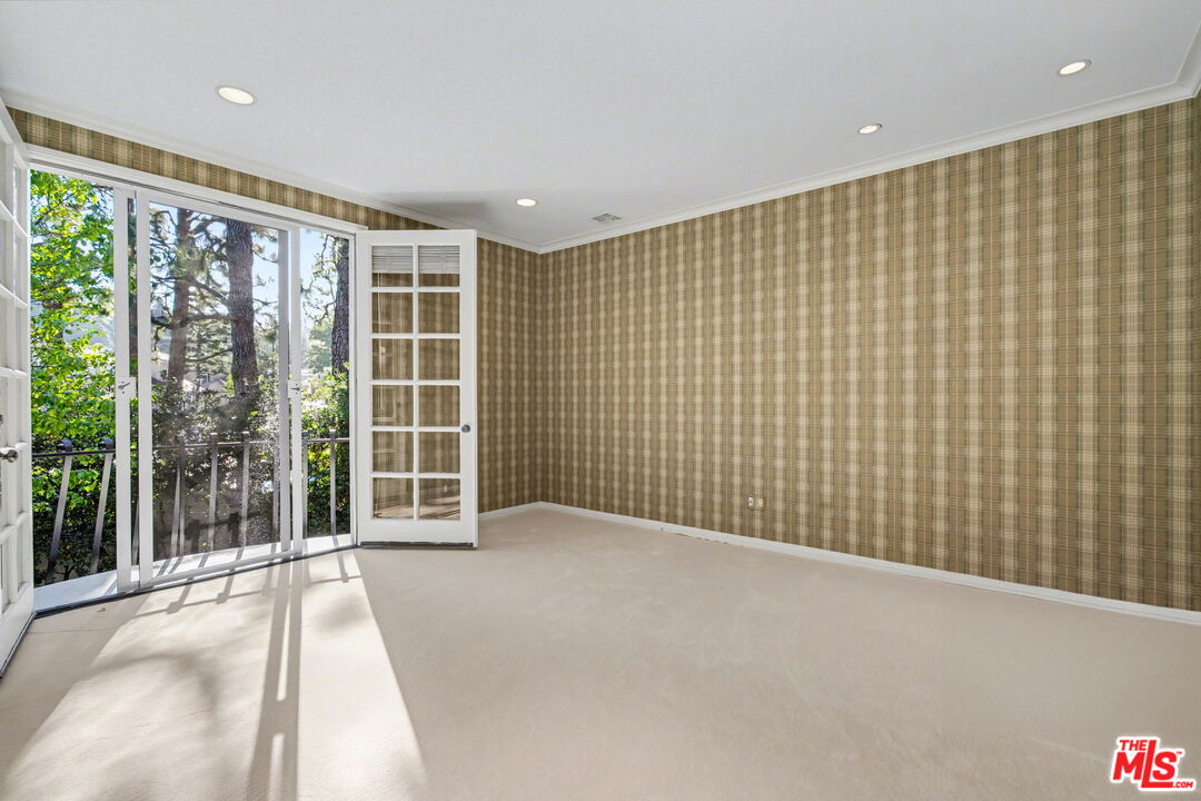 12386 Ridge Cir