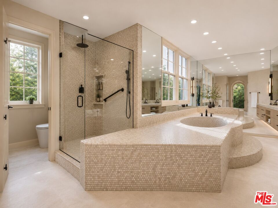 12386 Ridge Cir