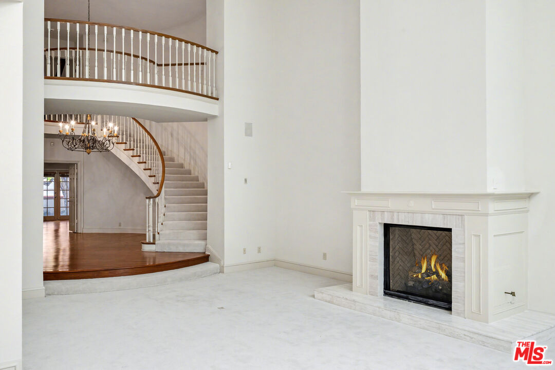12386 Ridge Cir