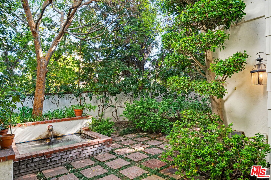 12386 Ridge Cir