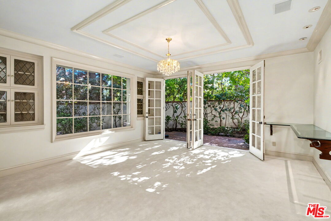 12386 Ridge Cir