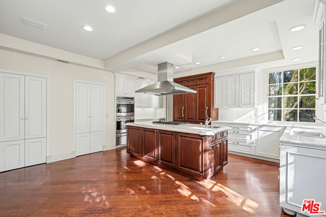 12386 Ridge Cir