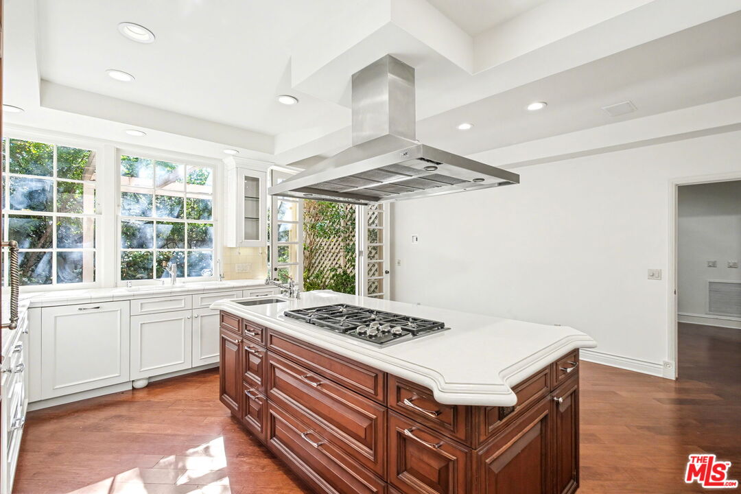 12386 Ridge Cir