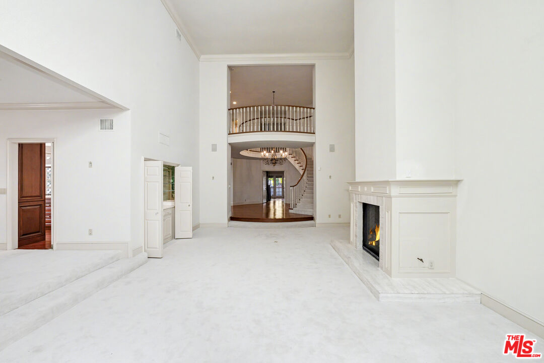 12386 Ridge Cir