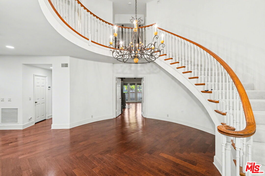 12386 Ridge Cir