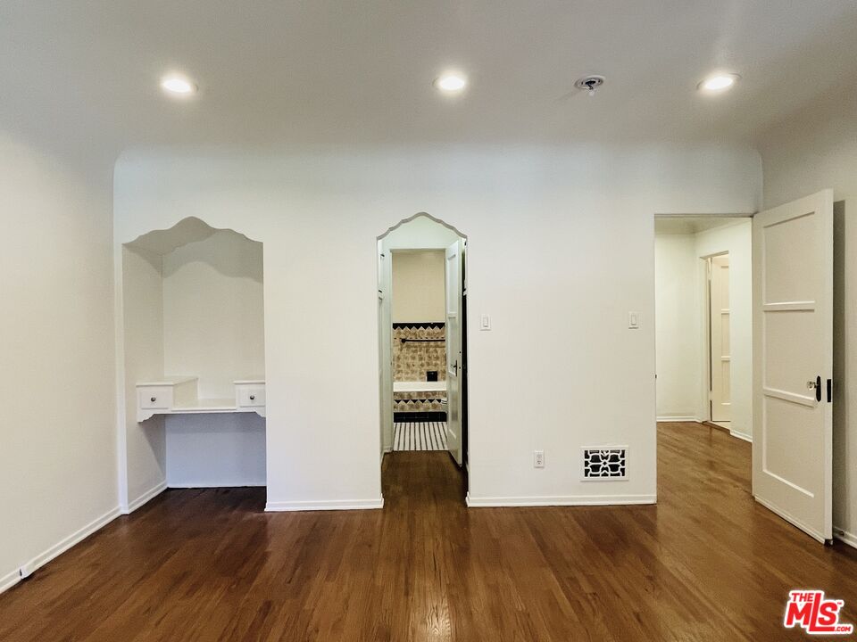 203 N Doheny Dr