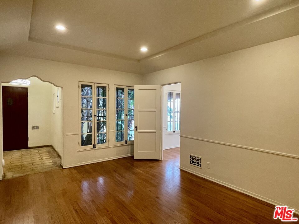 203 N Doheny Dr